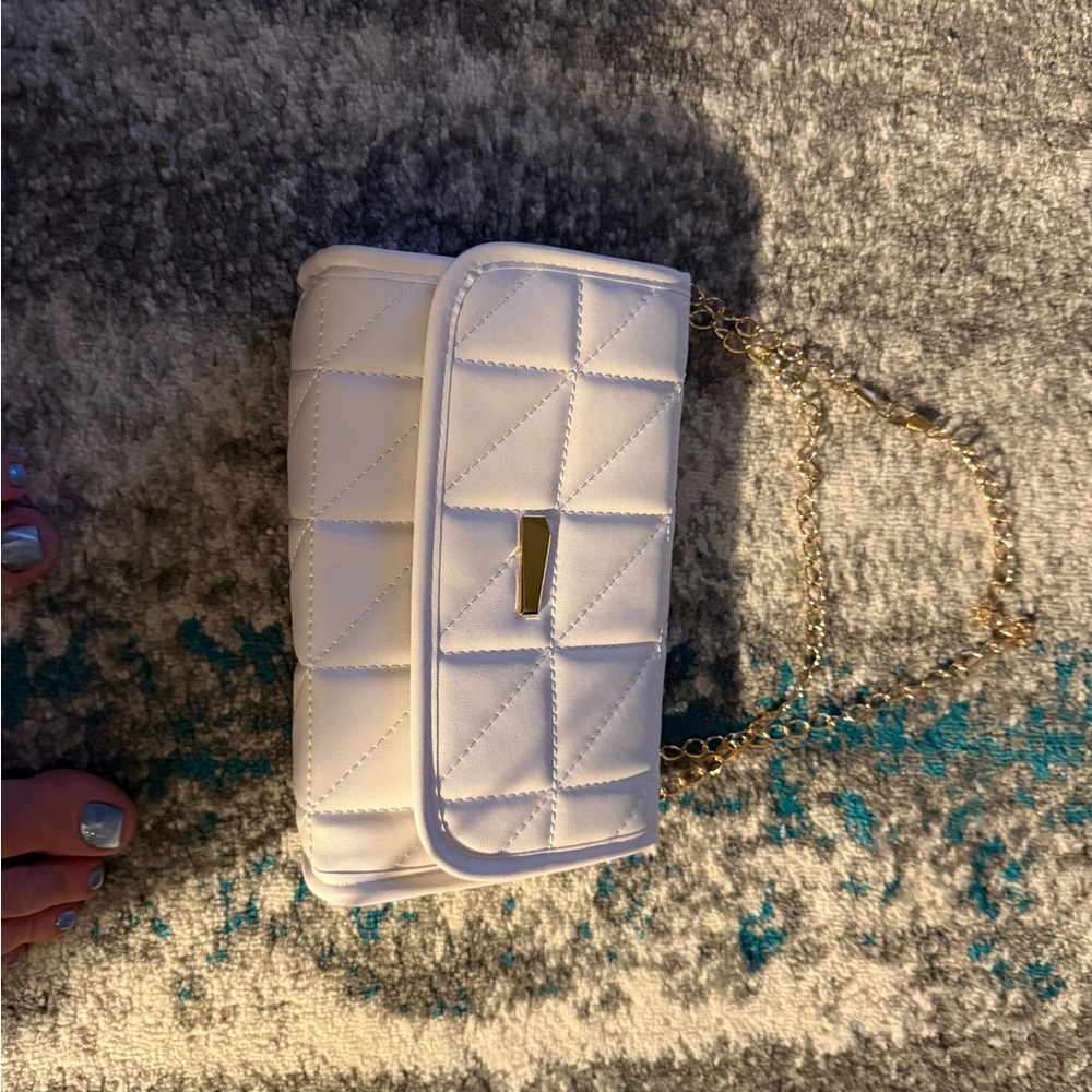 Quilted White Chain Strap Crossbody Bag